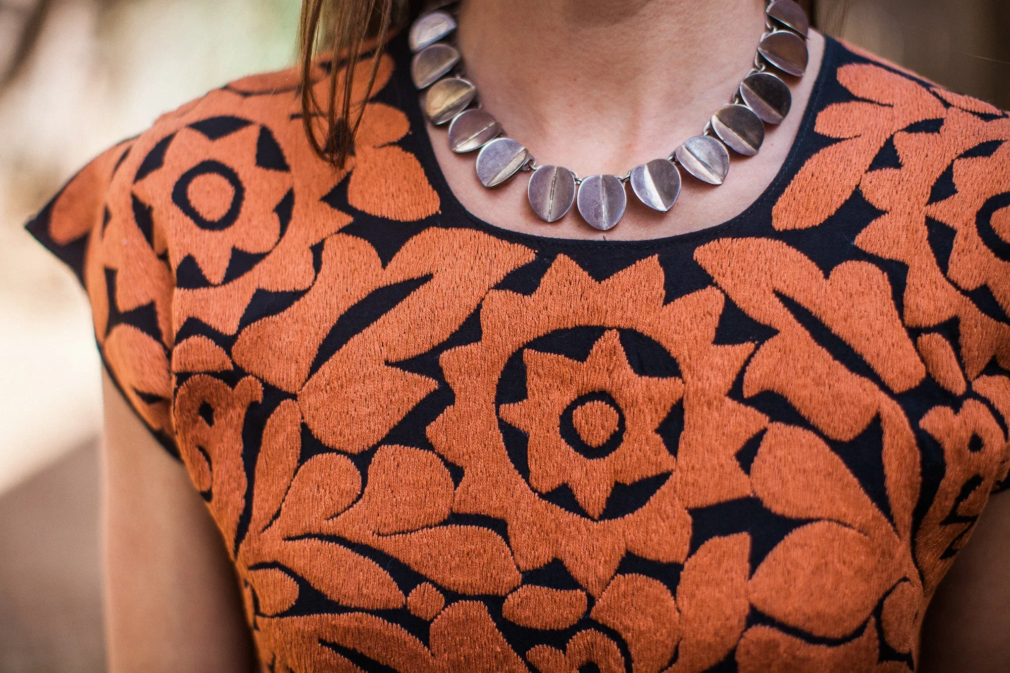 Black and Copper Blusa de Otomi