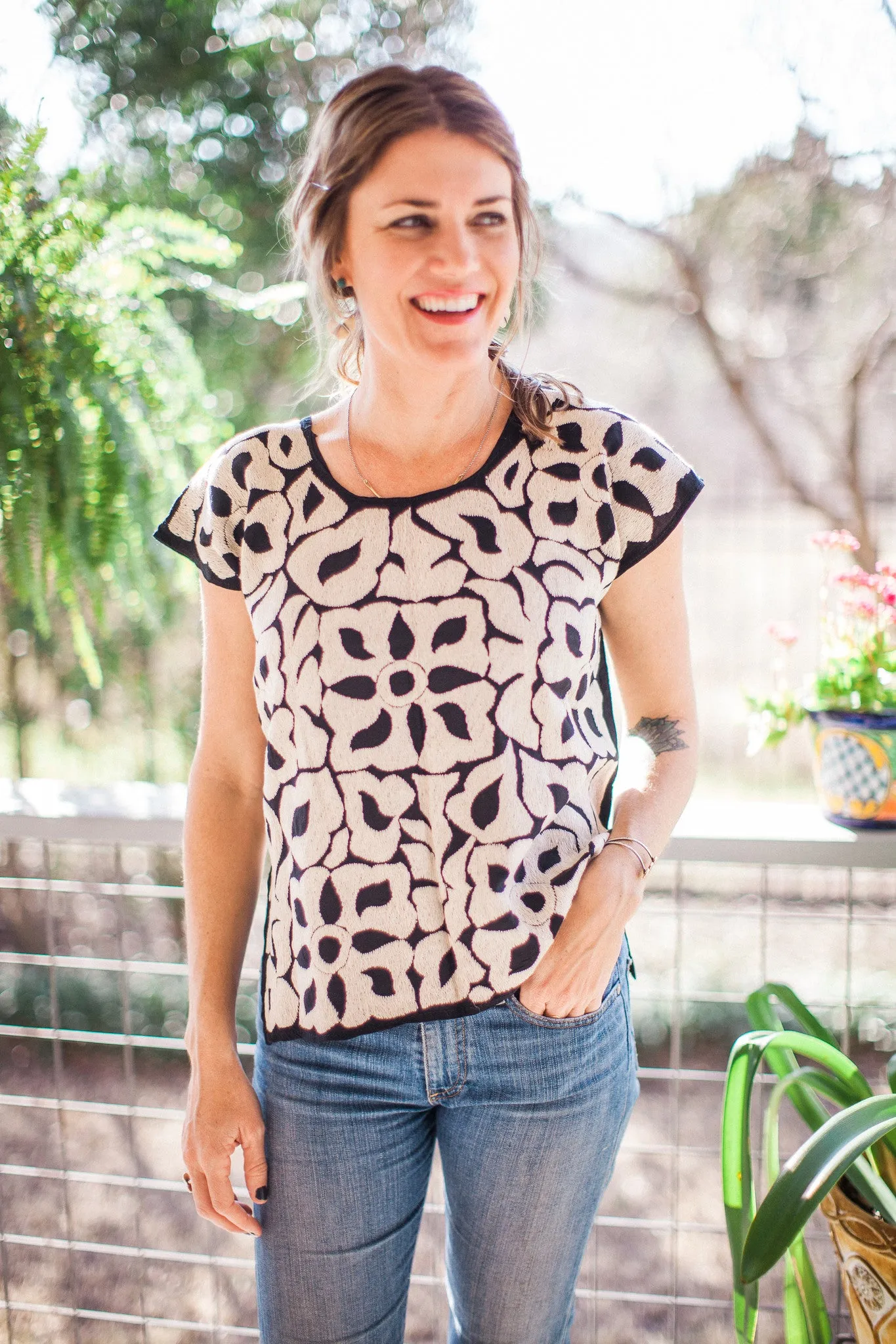 Black and Cream Blusa de Otomi