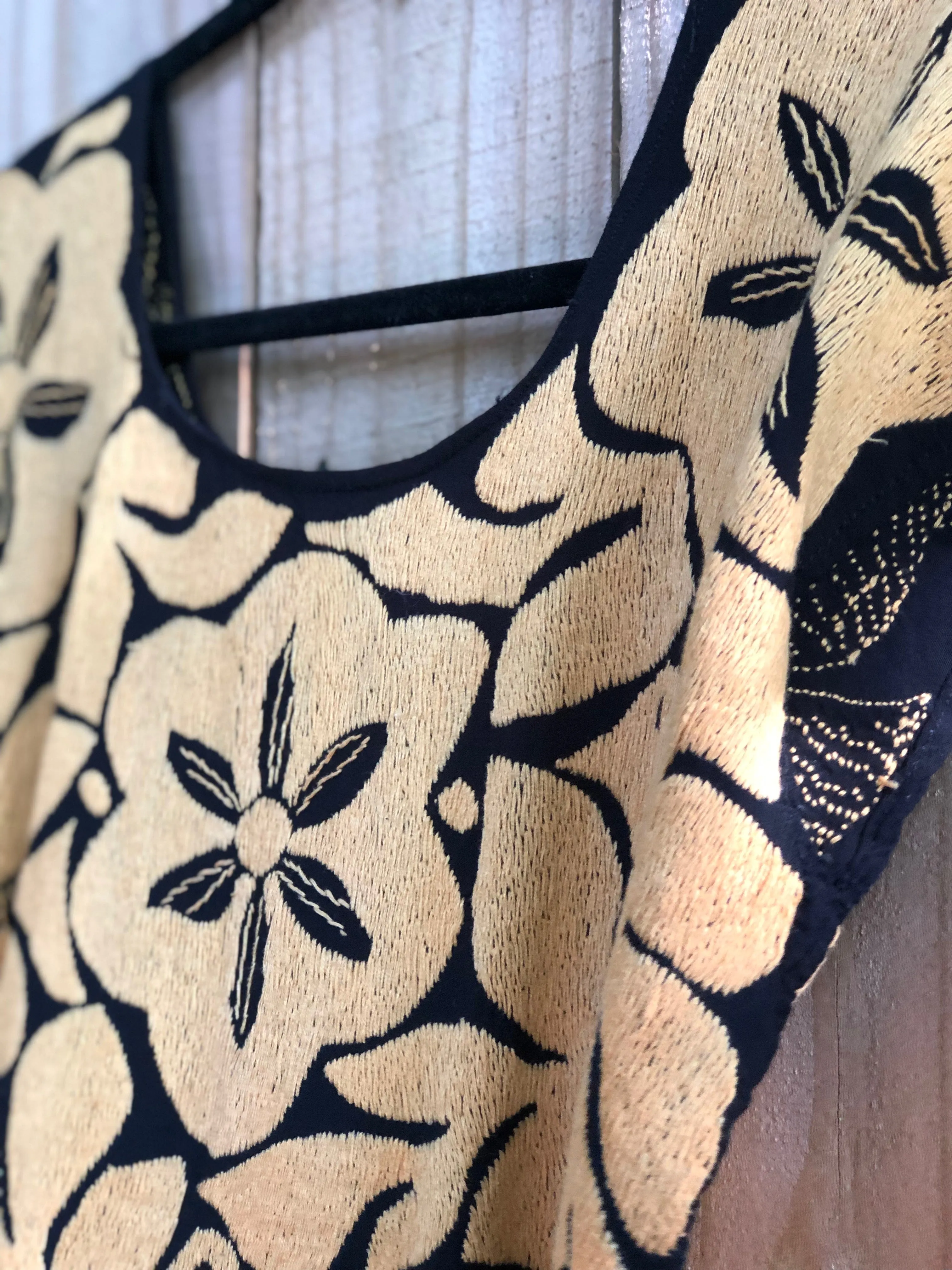 Black and Tan Blusa de Otomi