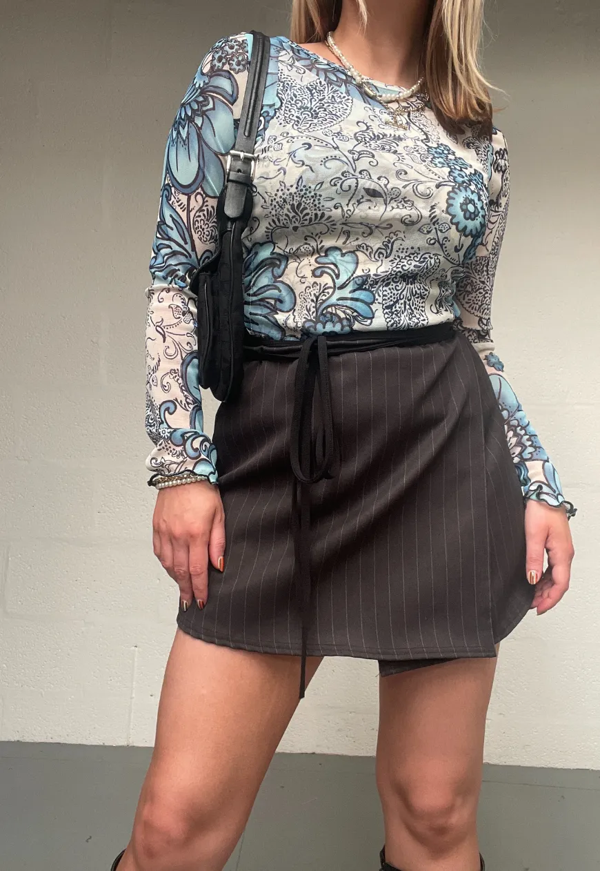 BLUE FLORAL MESH SLEEVED TOP