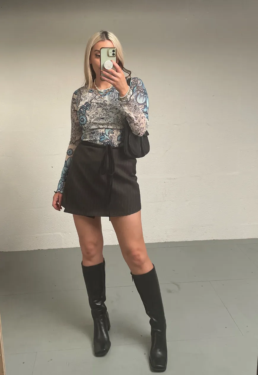 BLUE FLORAL MESH SLEEVED TOP