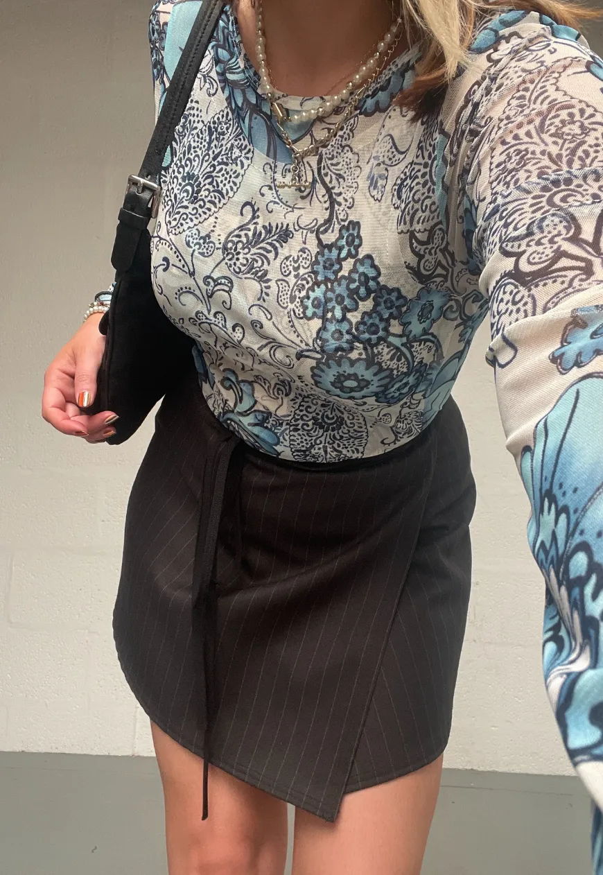 BLUE FLORAL MESH SLEEVED TOP