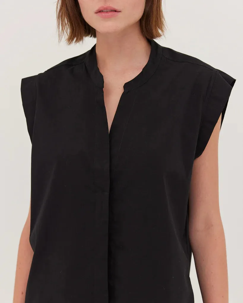 CLOTH & CO The Tailored Sleeveless Shirt Black