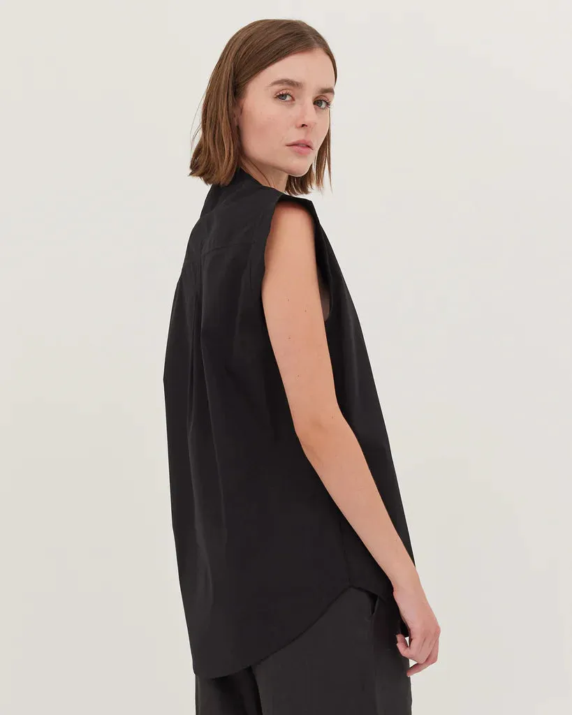 CLOTH & CO The Tailored Sleeveless Shirt Black