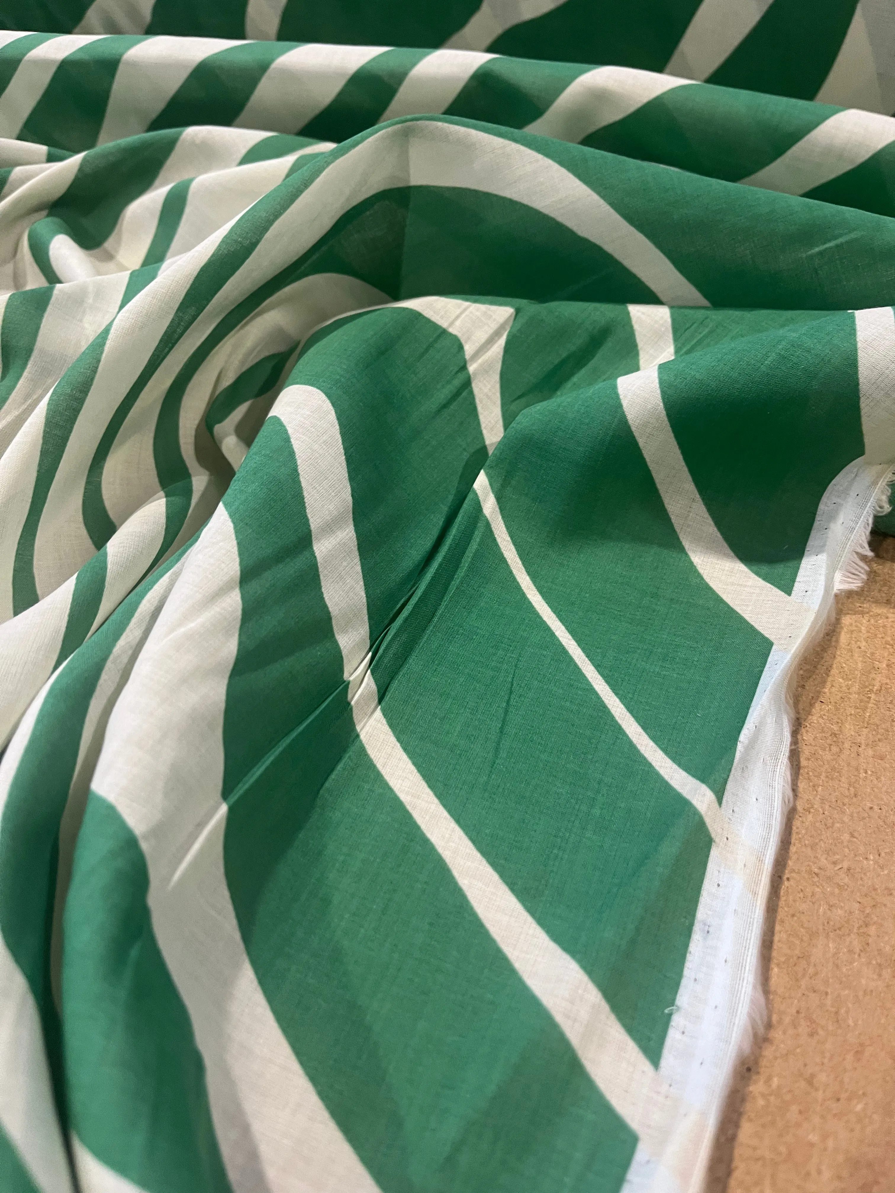 D01 Mattia 1040 cotton voile green zebra