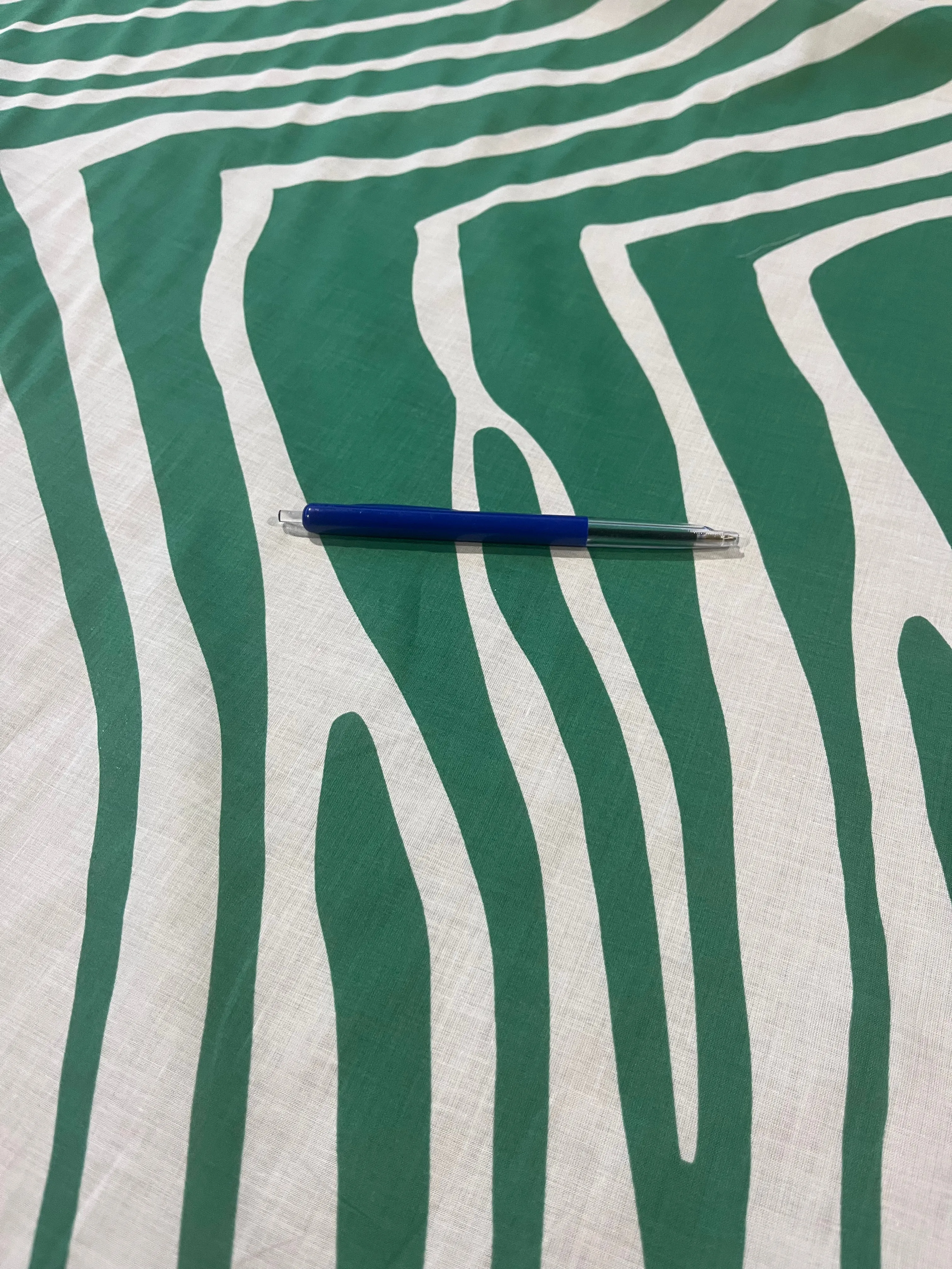 D01 Mattia 1040 cotton voile green zebra