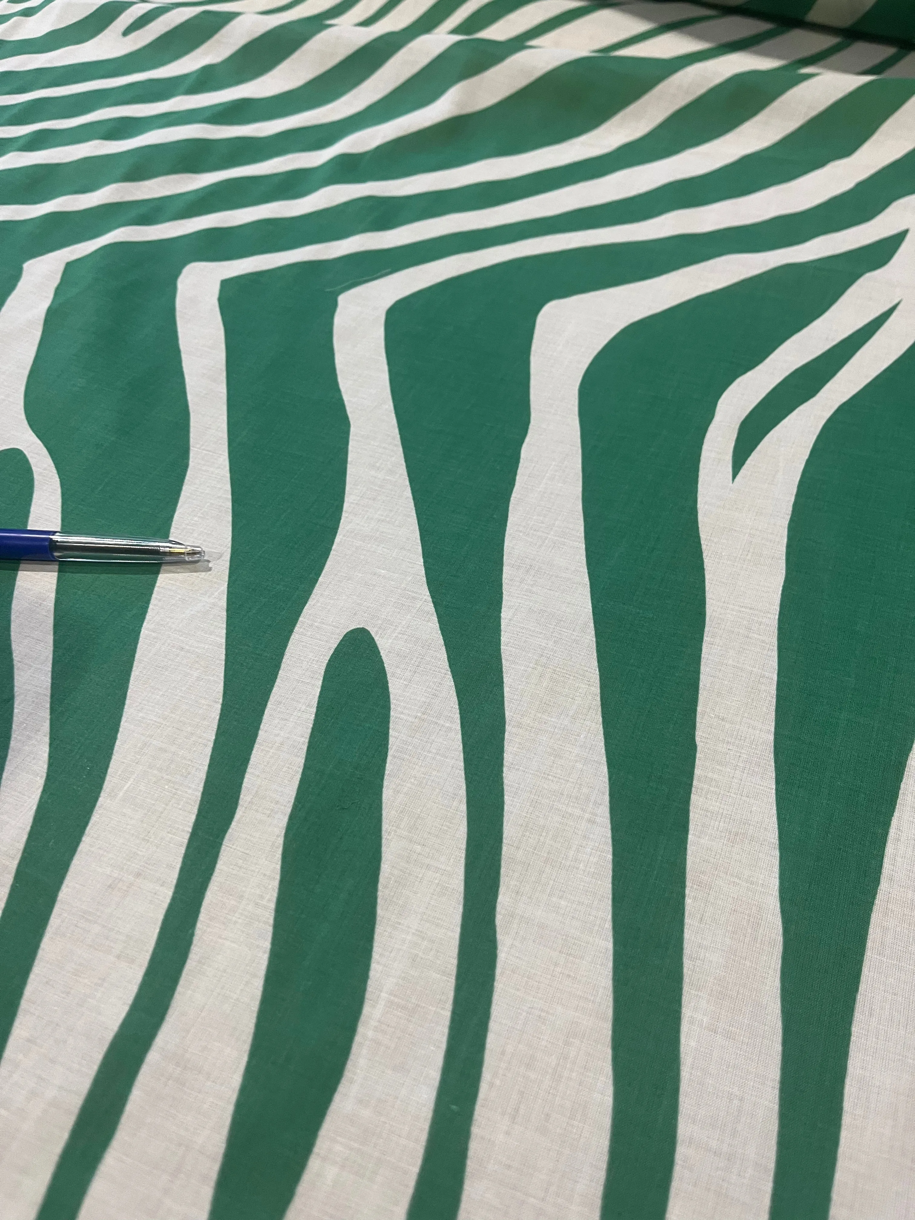 D01 Mattia 1040 cotton voile green zebra