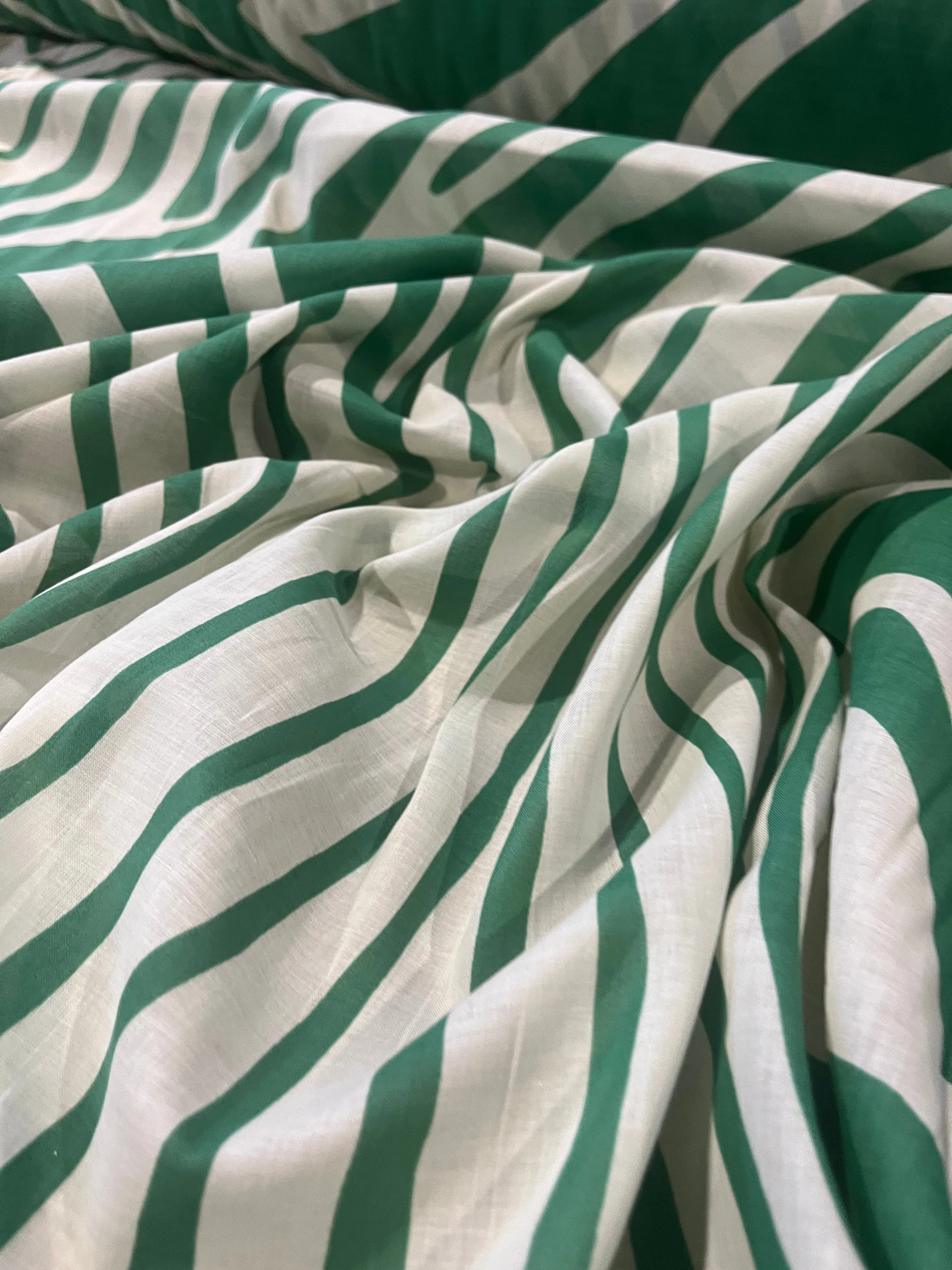 D01 Mattia 1040 cotton voile green zebra