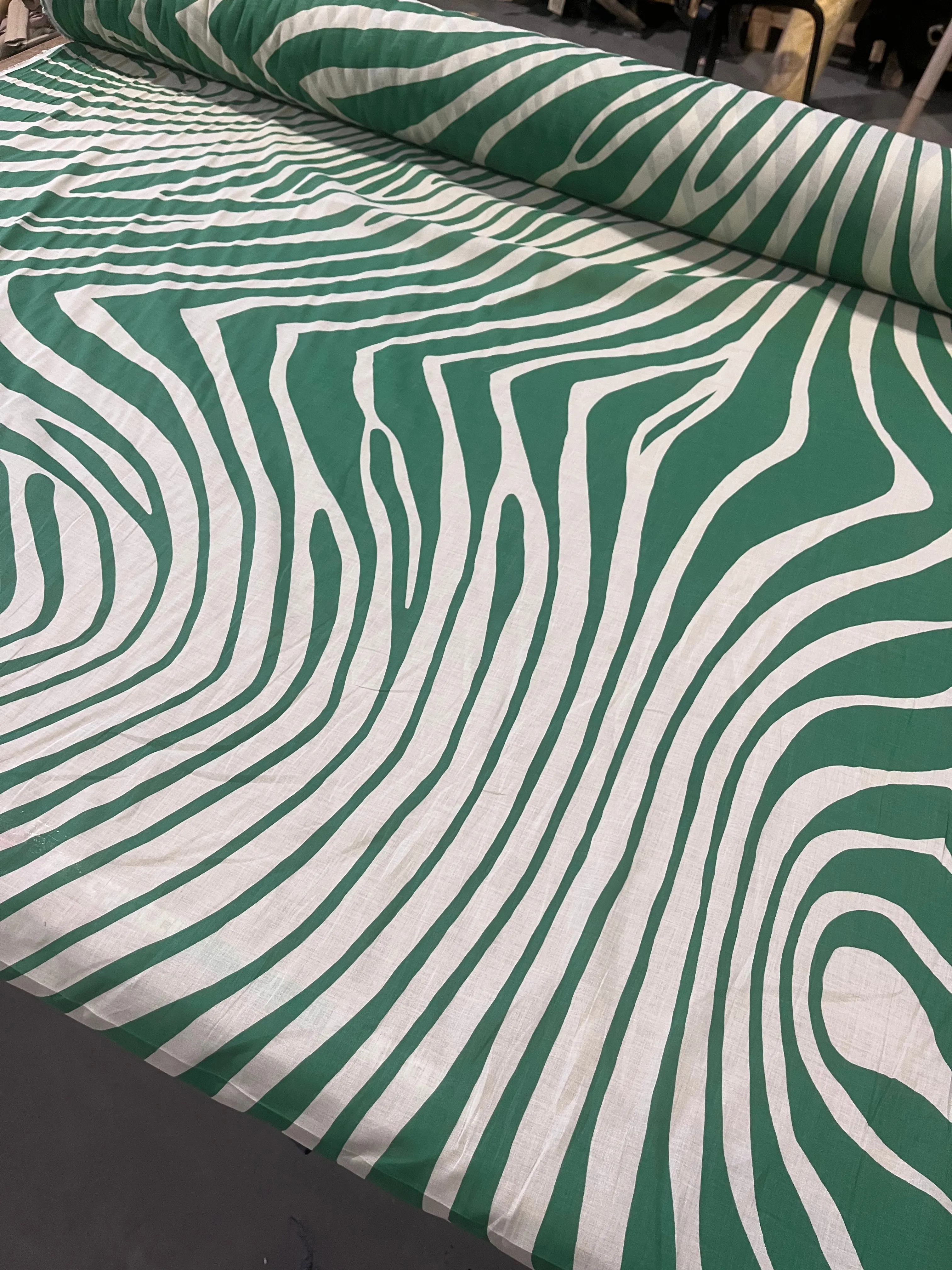 D01 Mattia 1040 cotton voile green zebra