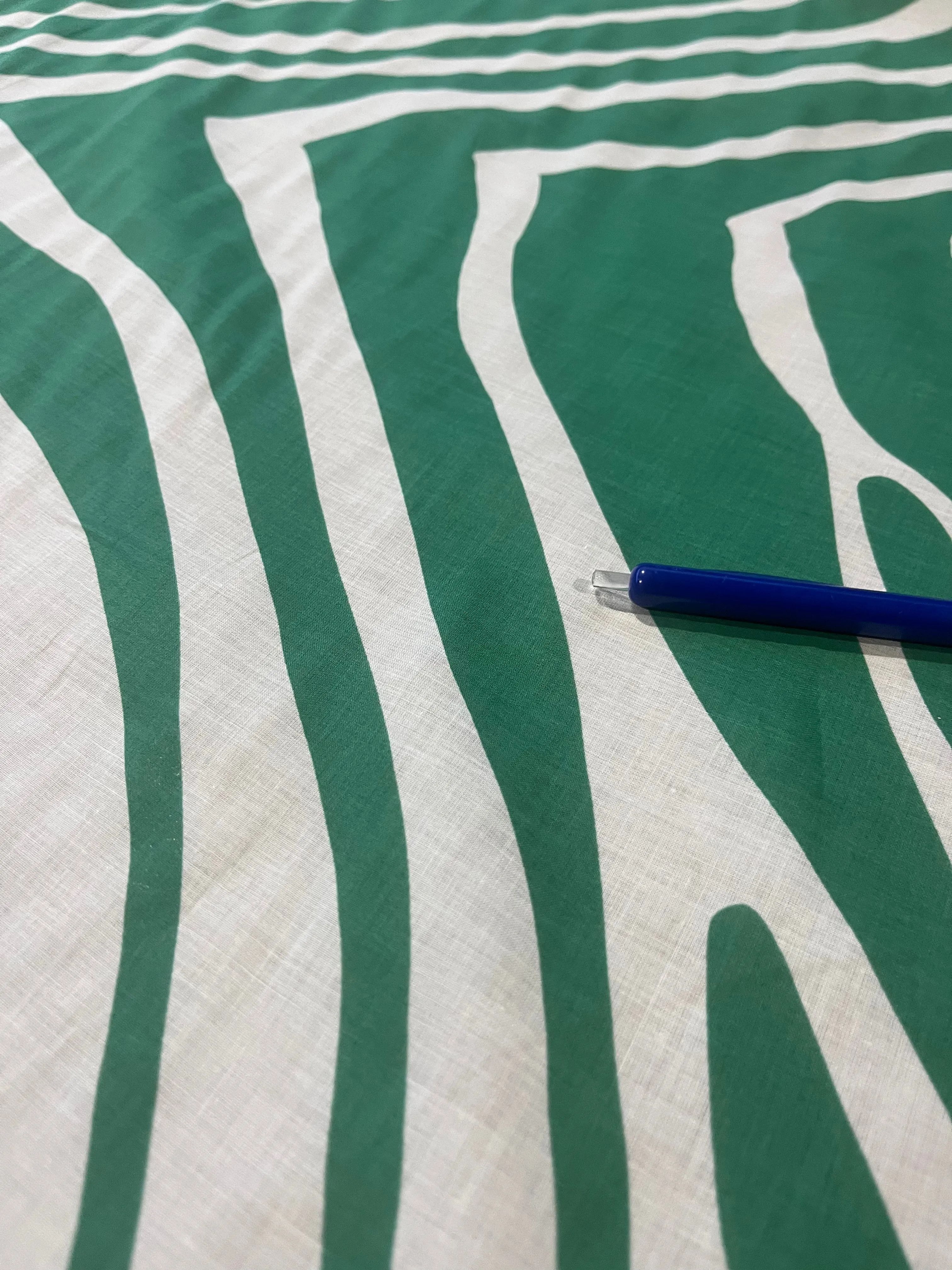D01 Mattia 1040 cotton voile green zebra