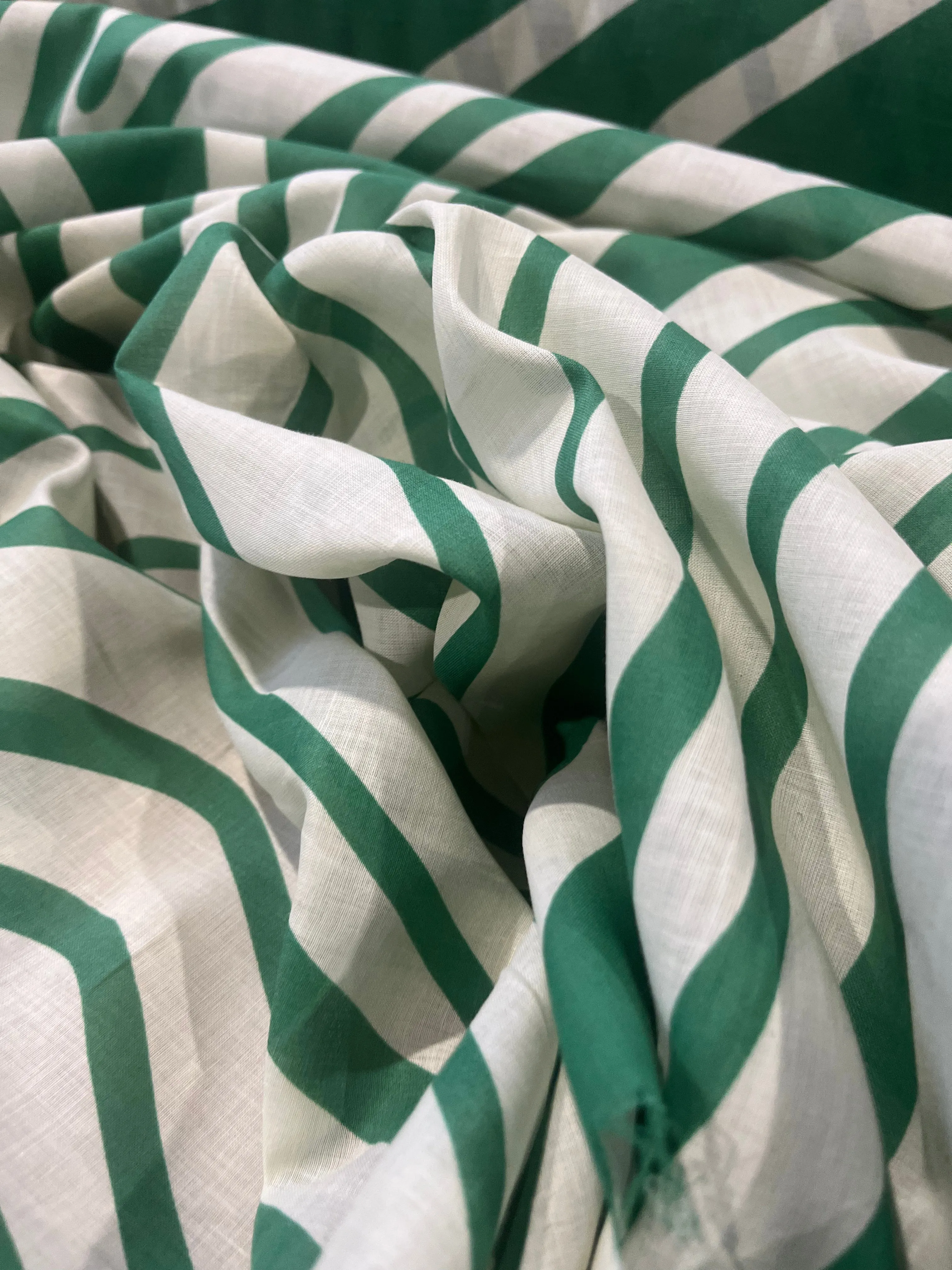 D01 Mattia 1040 cotton voile green zebra
