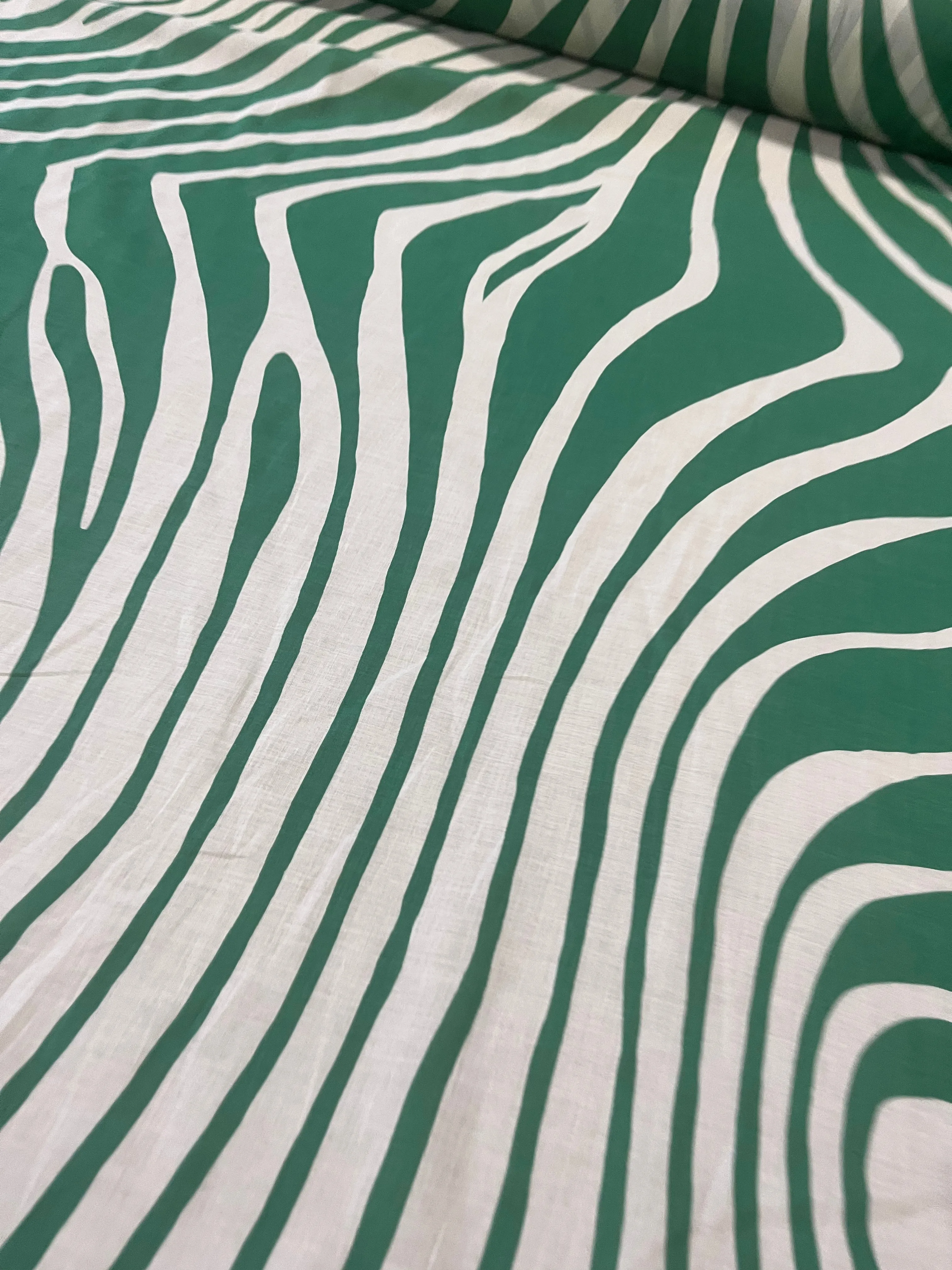 D01 Mattia 1040 cotton voile green zebra