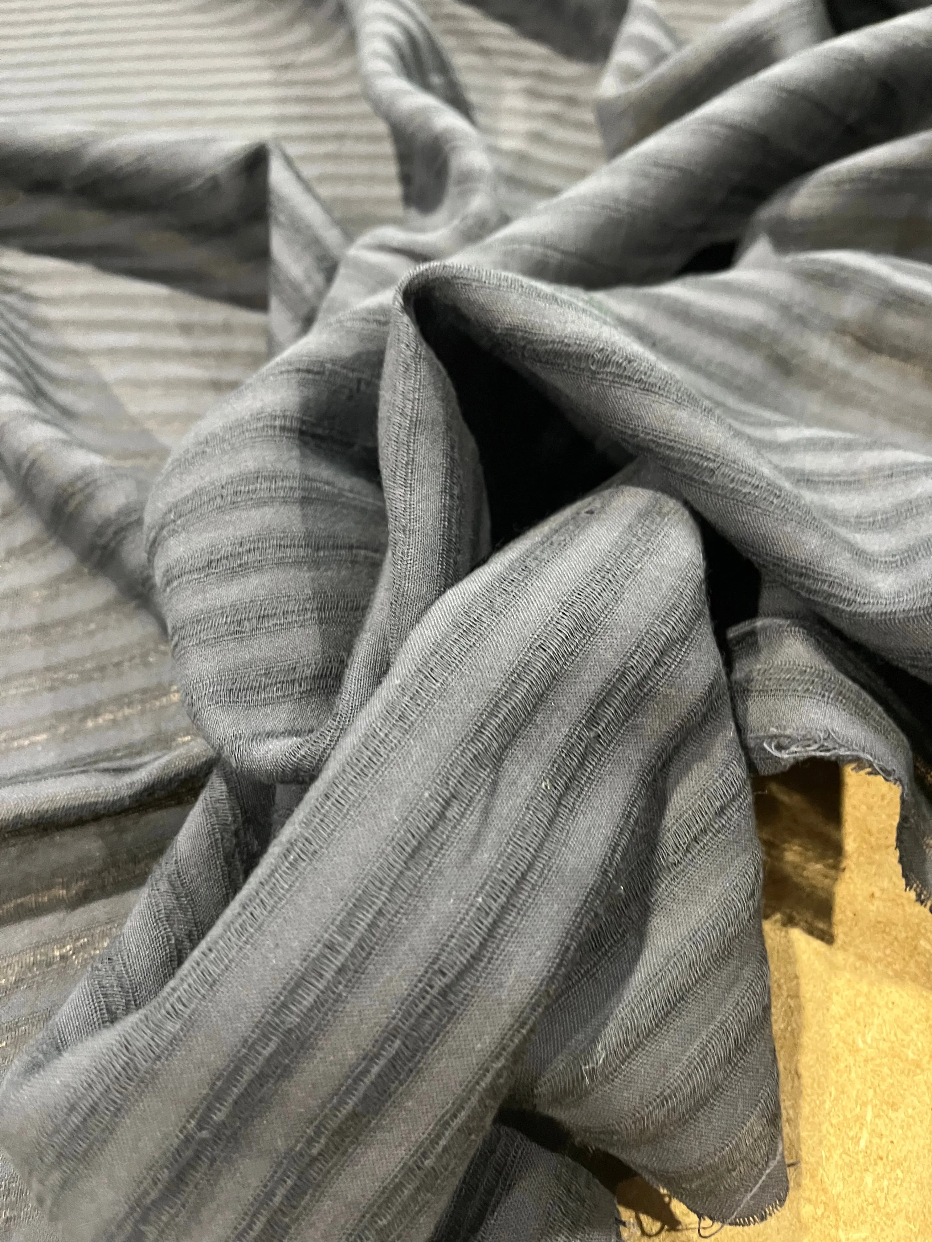 H01 Gauze stripes charcoal