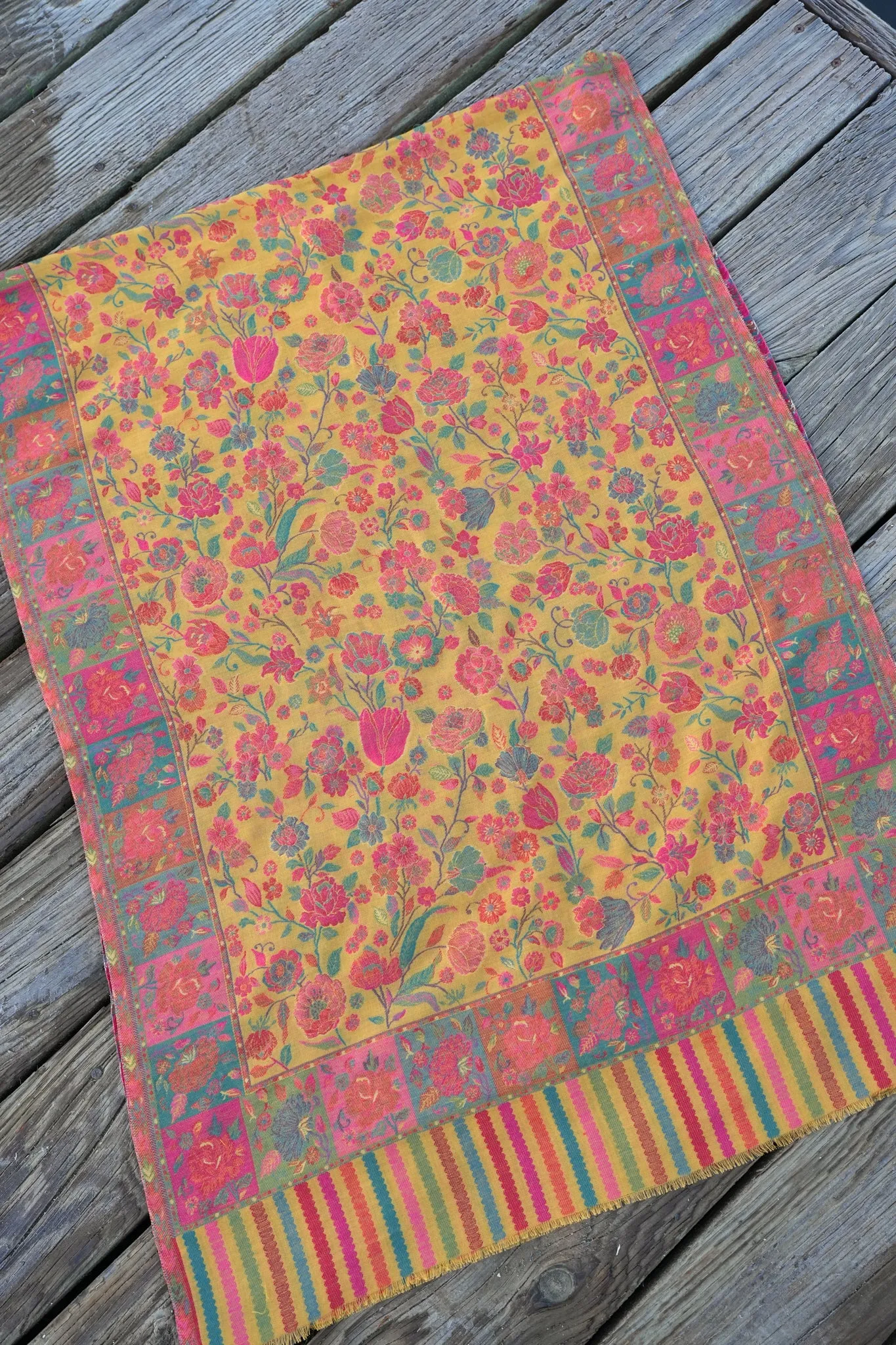 Mellow Yellow Stole