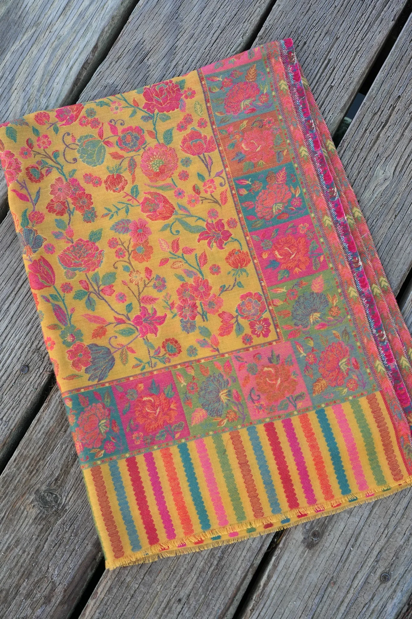 Mellow Yellow Stole