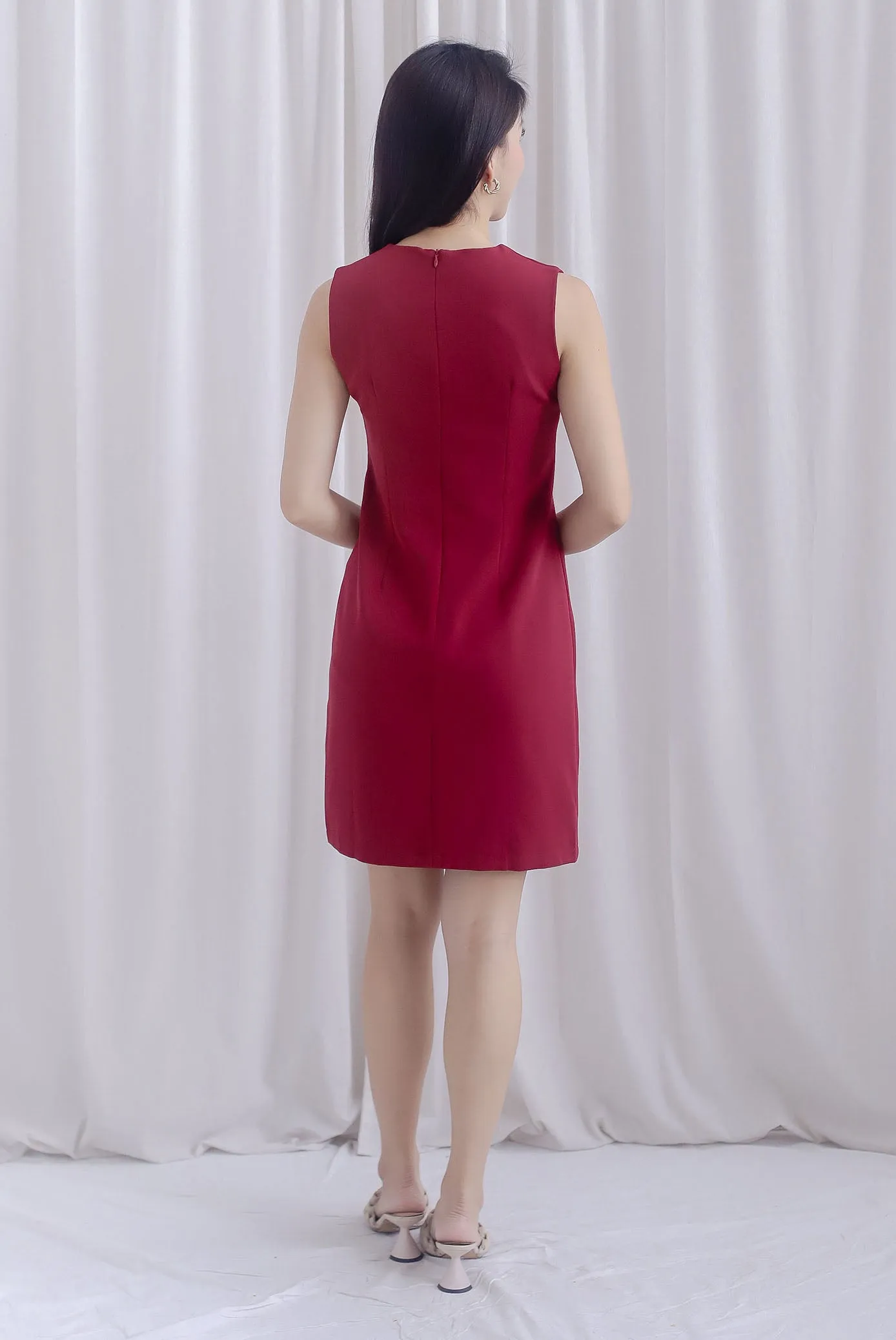 Melody Oriental Floral Embro Shift Dress In Wine Red