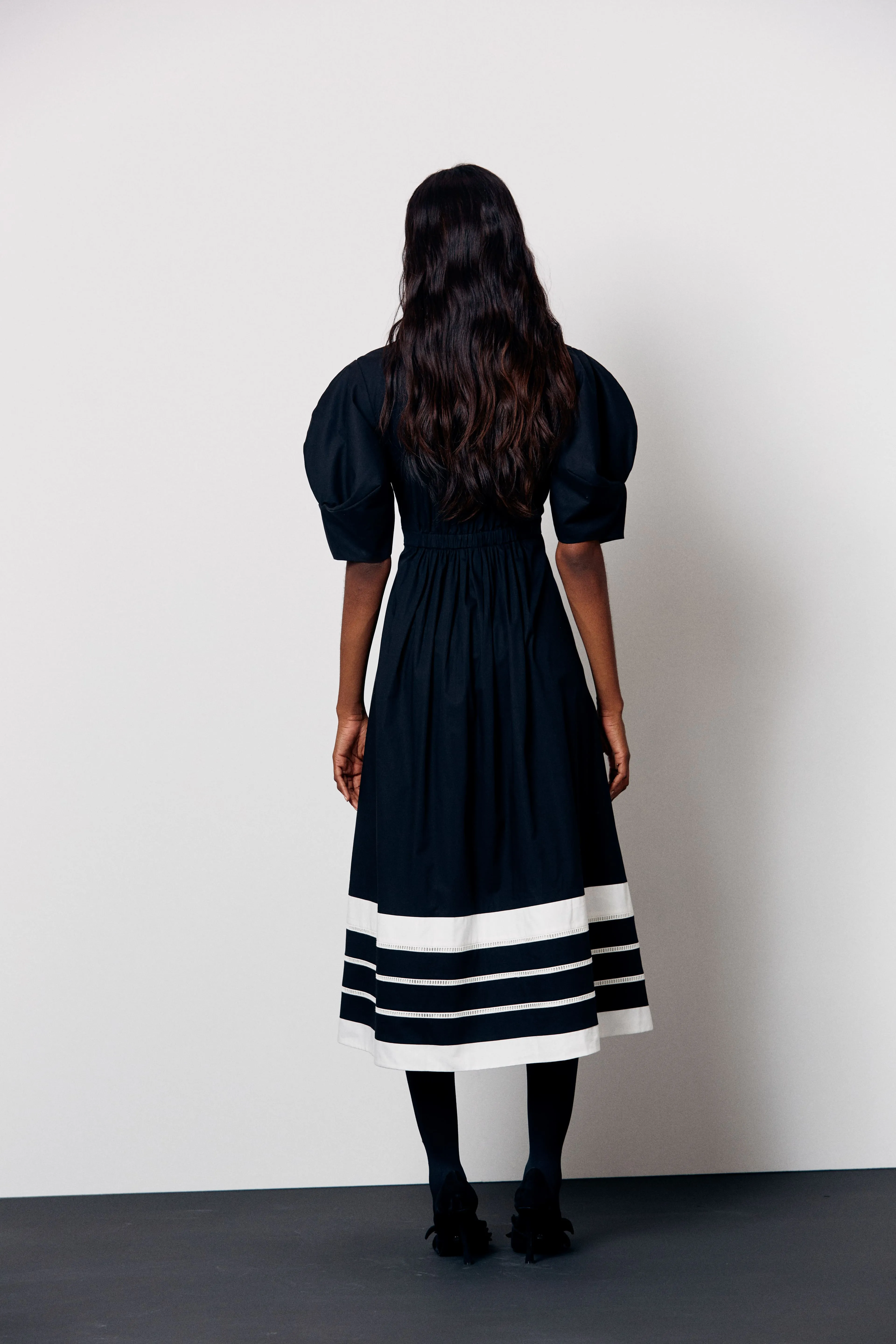 Miel Dress in Black / White