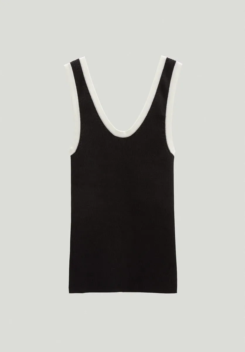 Organic cotton v-neck top black