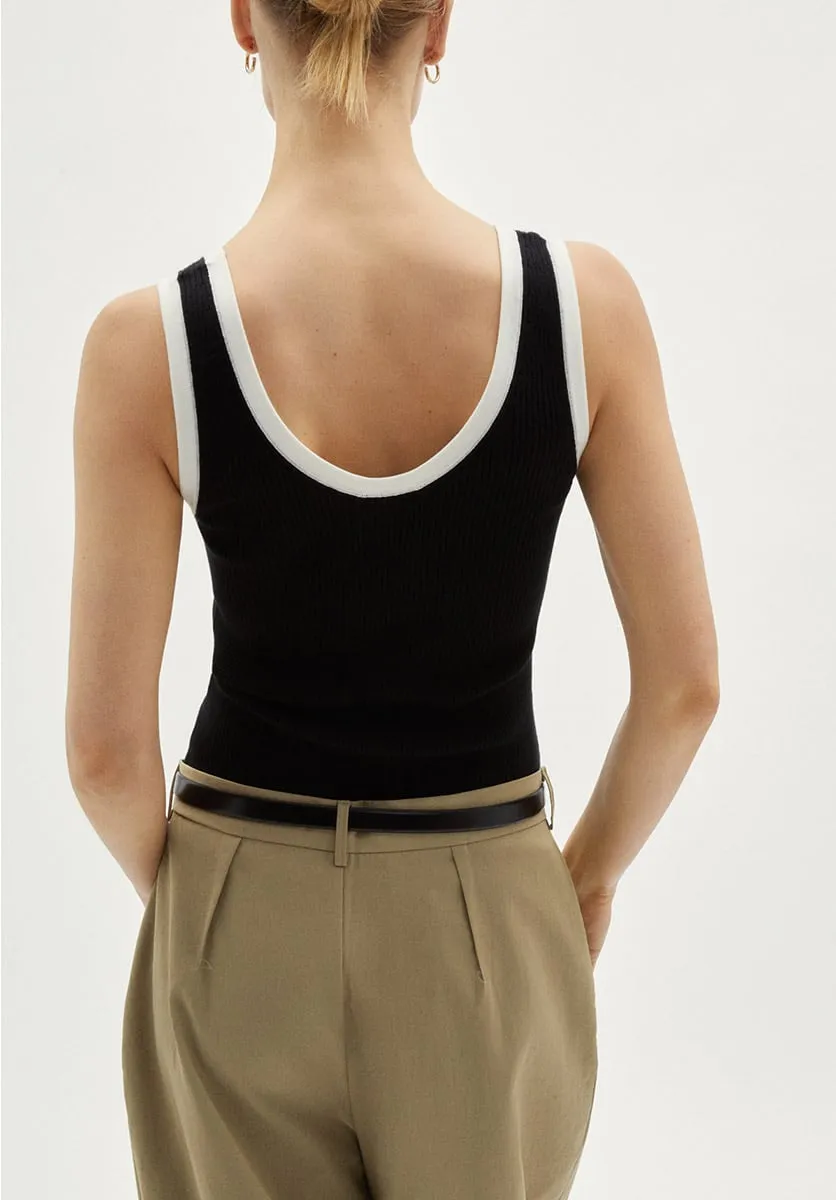 Organic cotton v-neck top black