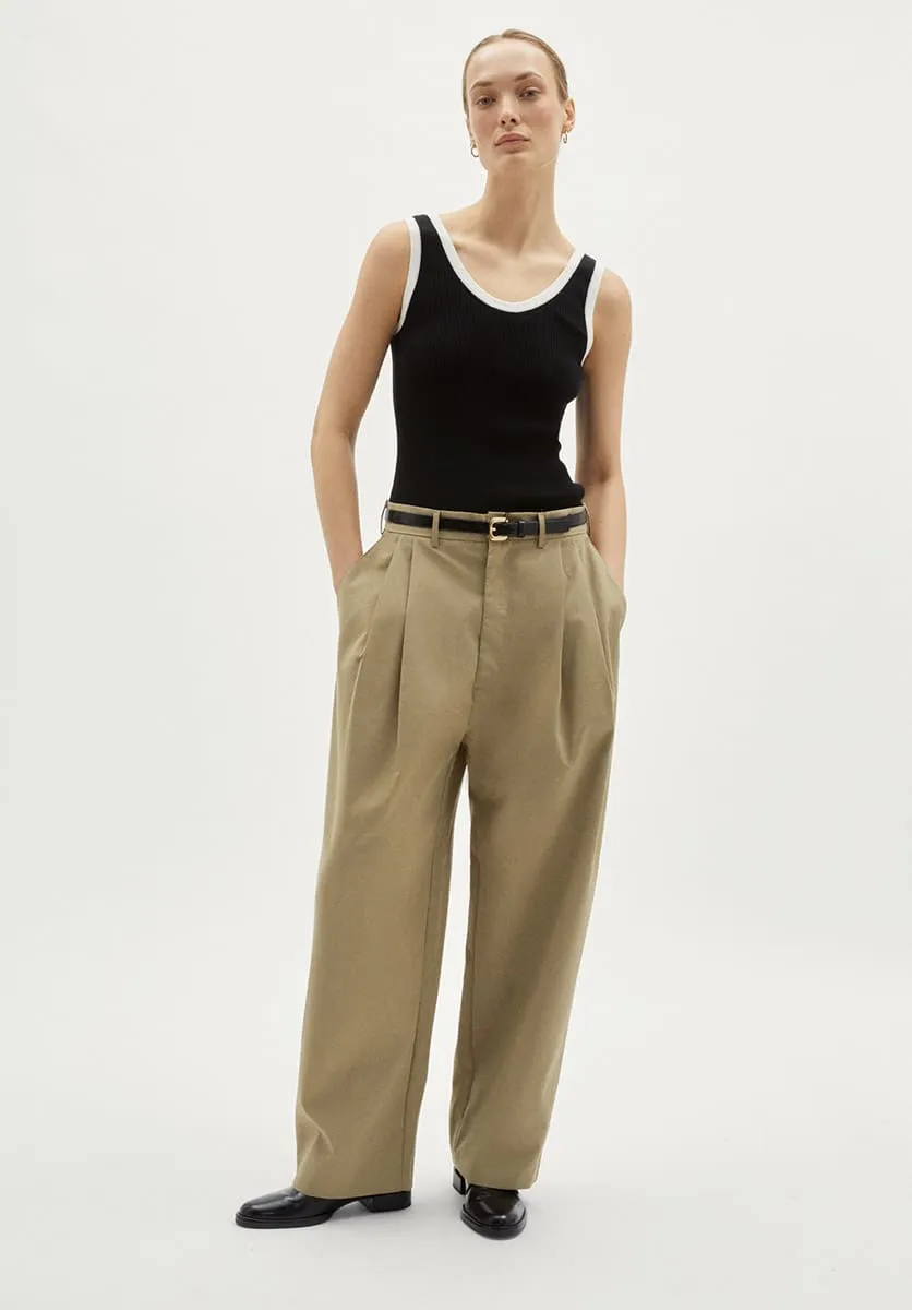 Organic cotton v-neck top black