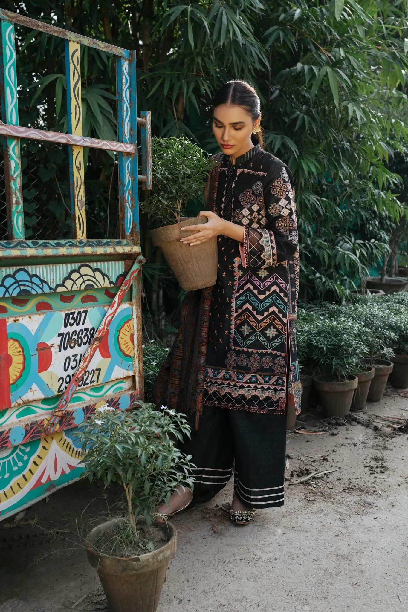 Restocked/Qalamkar Rehaab Luxury Shawl Collection/QWK 04/French Knots!