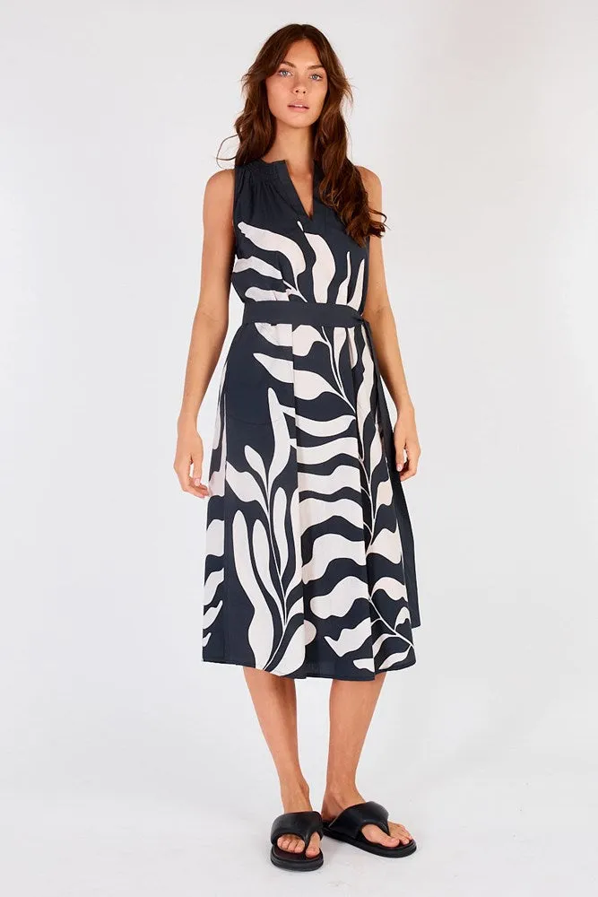 Sakanto Sleeveless Hoja Black