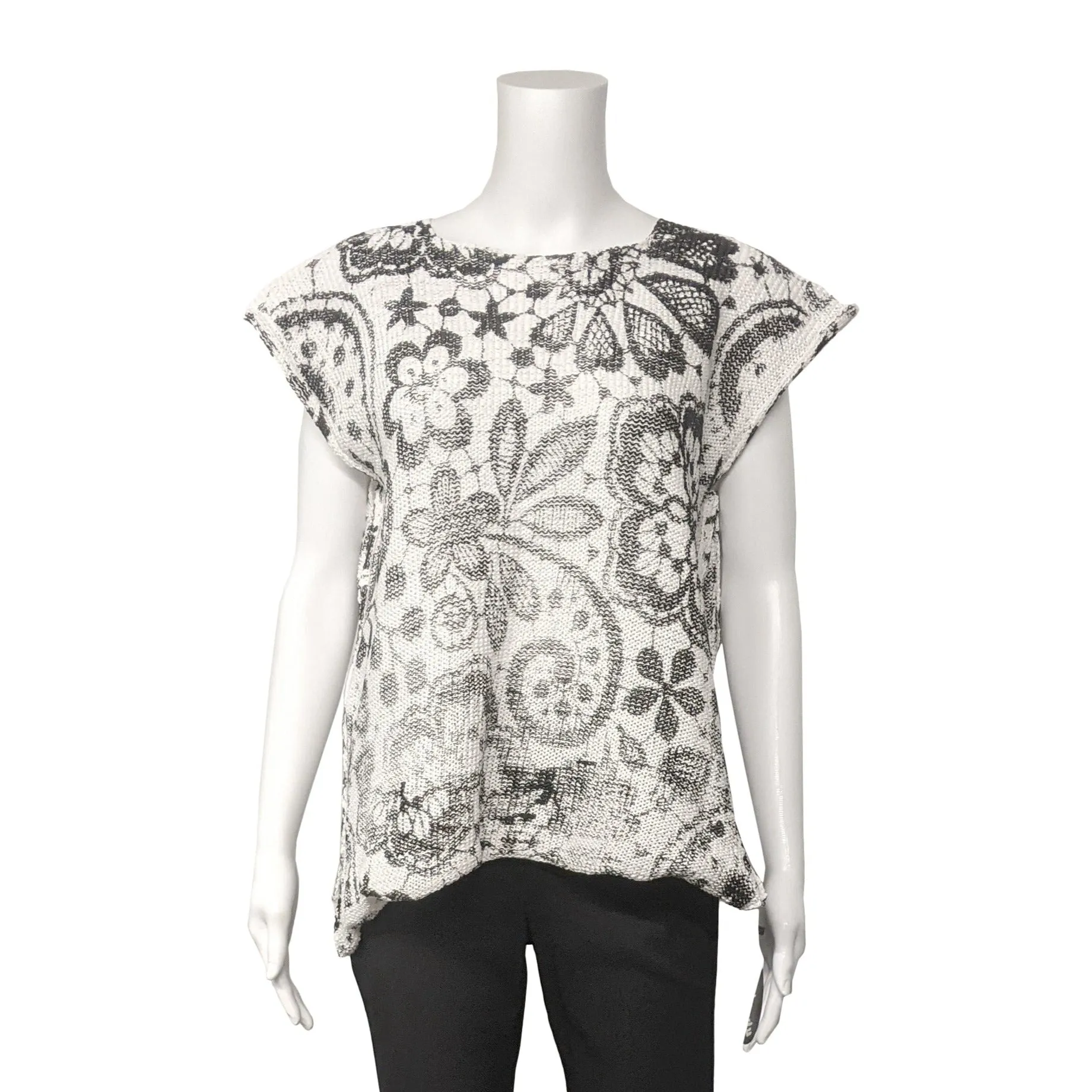 SALE! Atmo Sleeveless Pullover in White Black Lace by Paper Temples