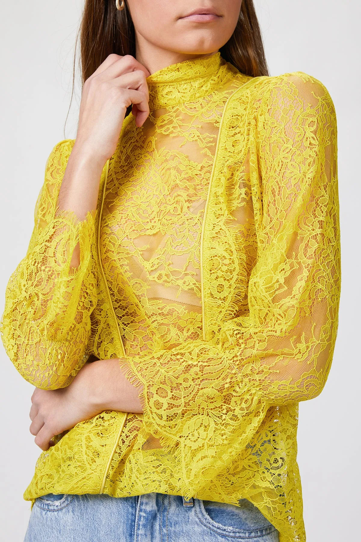 SCALLOPED LACE TOP