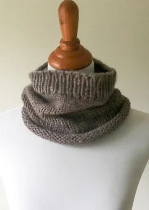 Short Stack Neckwarmer, Elizabeth Smith Knits. Print Knitting Pattern