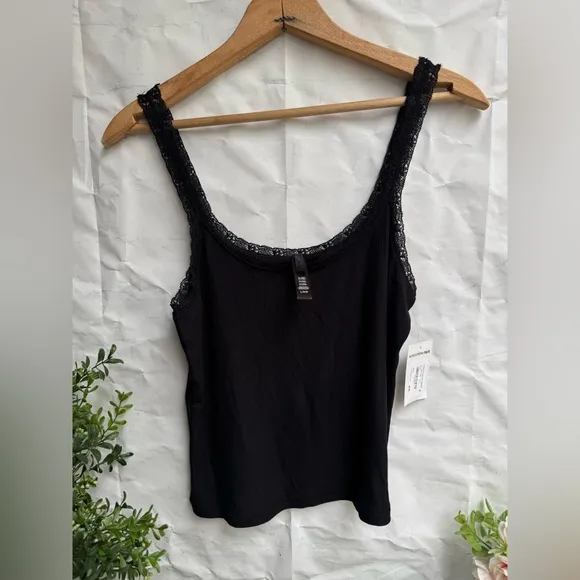 SKIMS Black Soft Lounge Lace Tank Top Black Lace Trim Camisole size L Large NWT