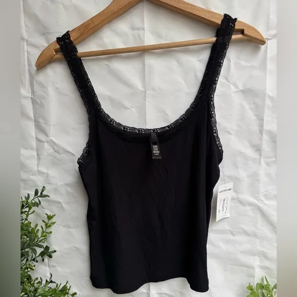 SKIMS Black Soft Lounge Lace Tank Top Black Lace Trim Camisole size L Large NWT