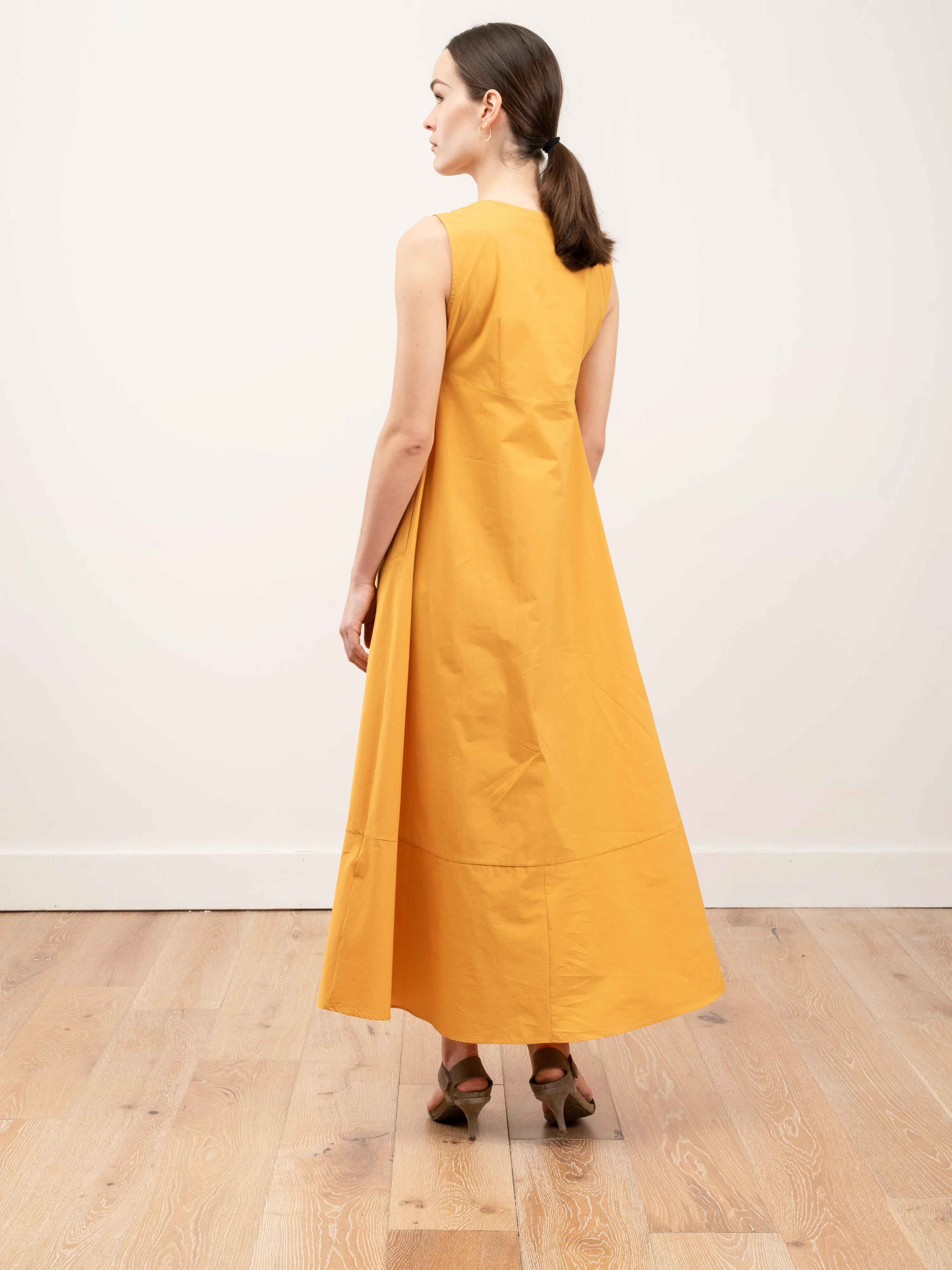 sleeveless dress