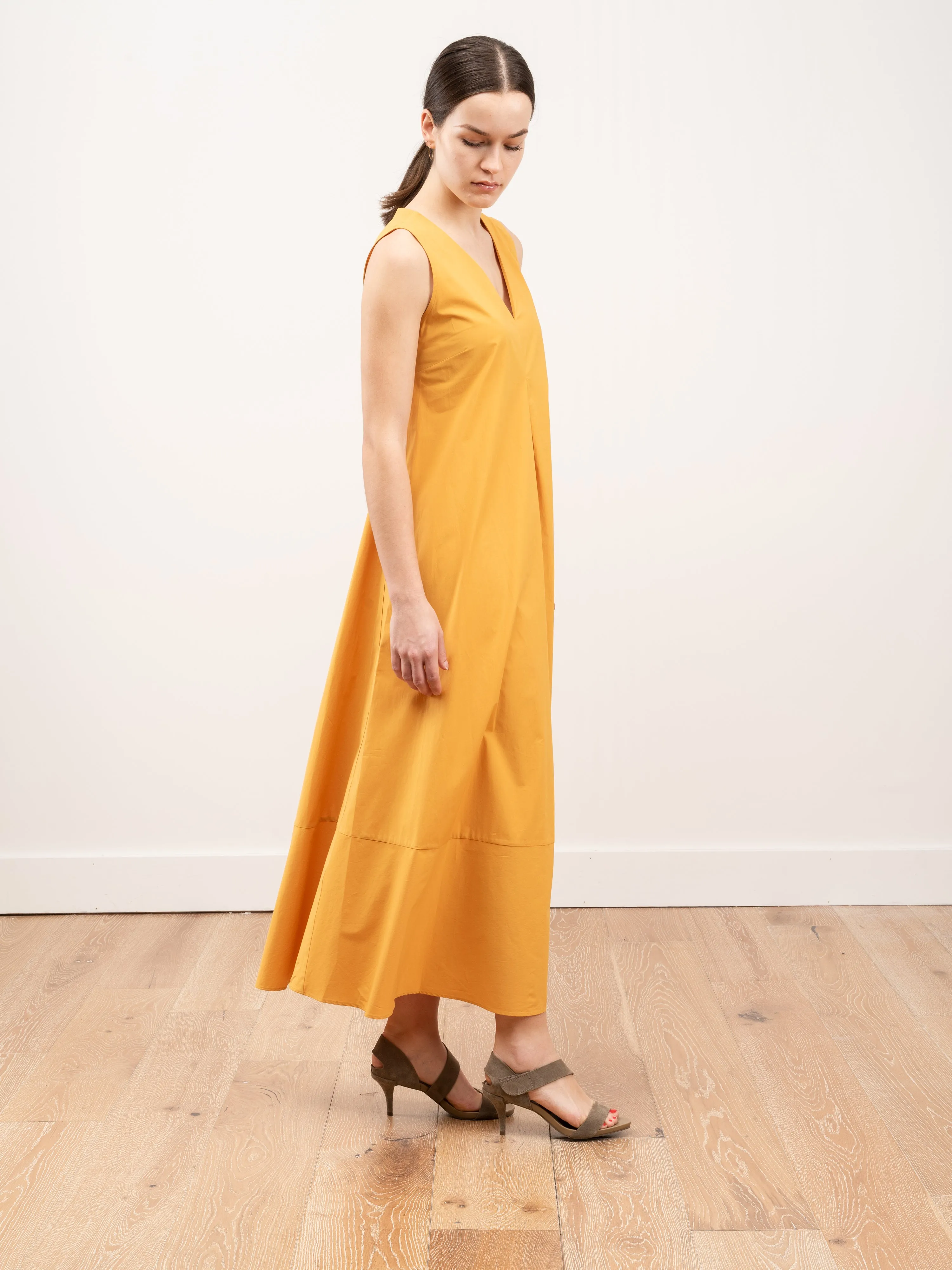 sleeveless dress