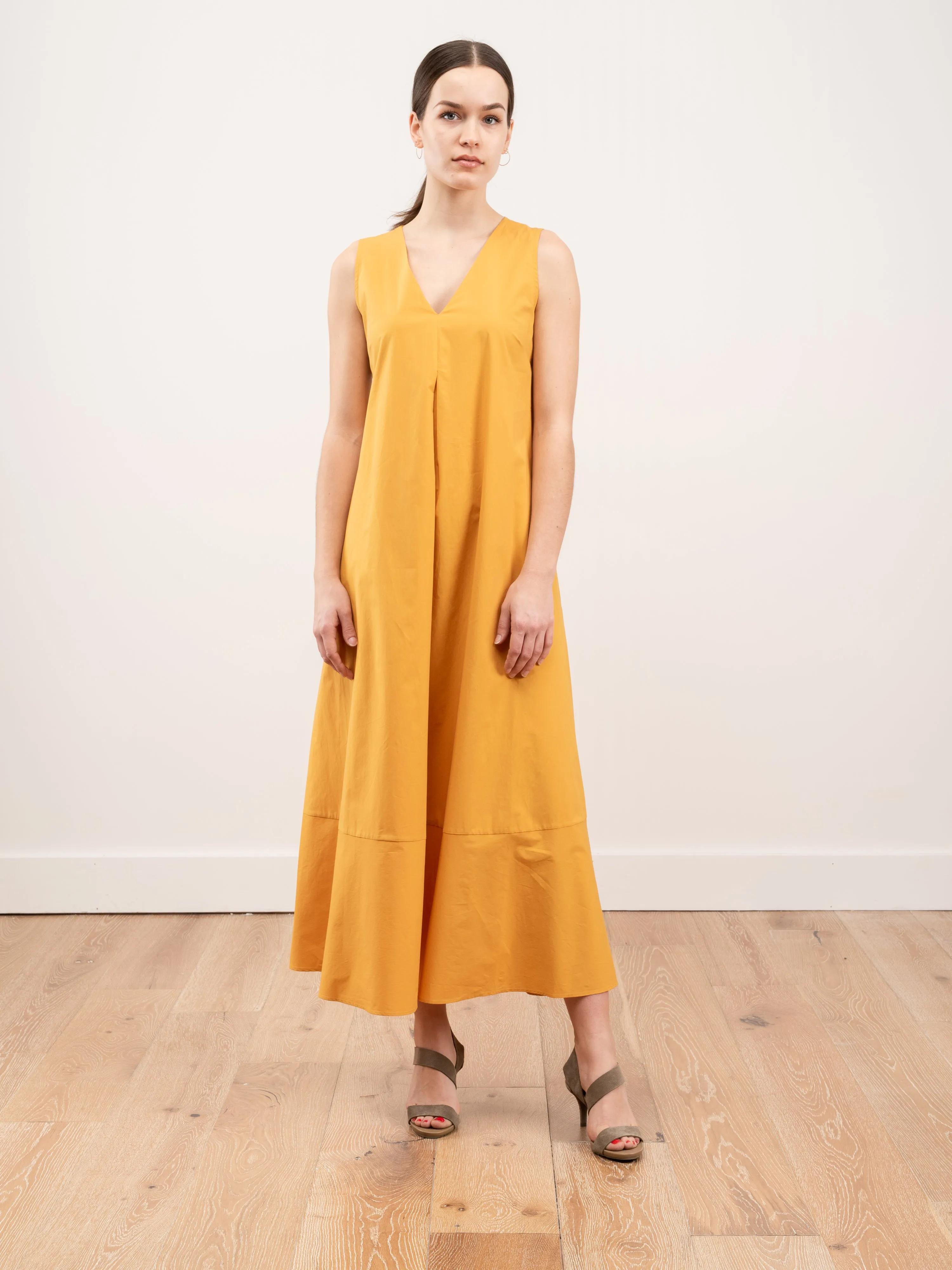 sleeveless dress