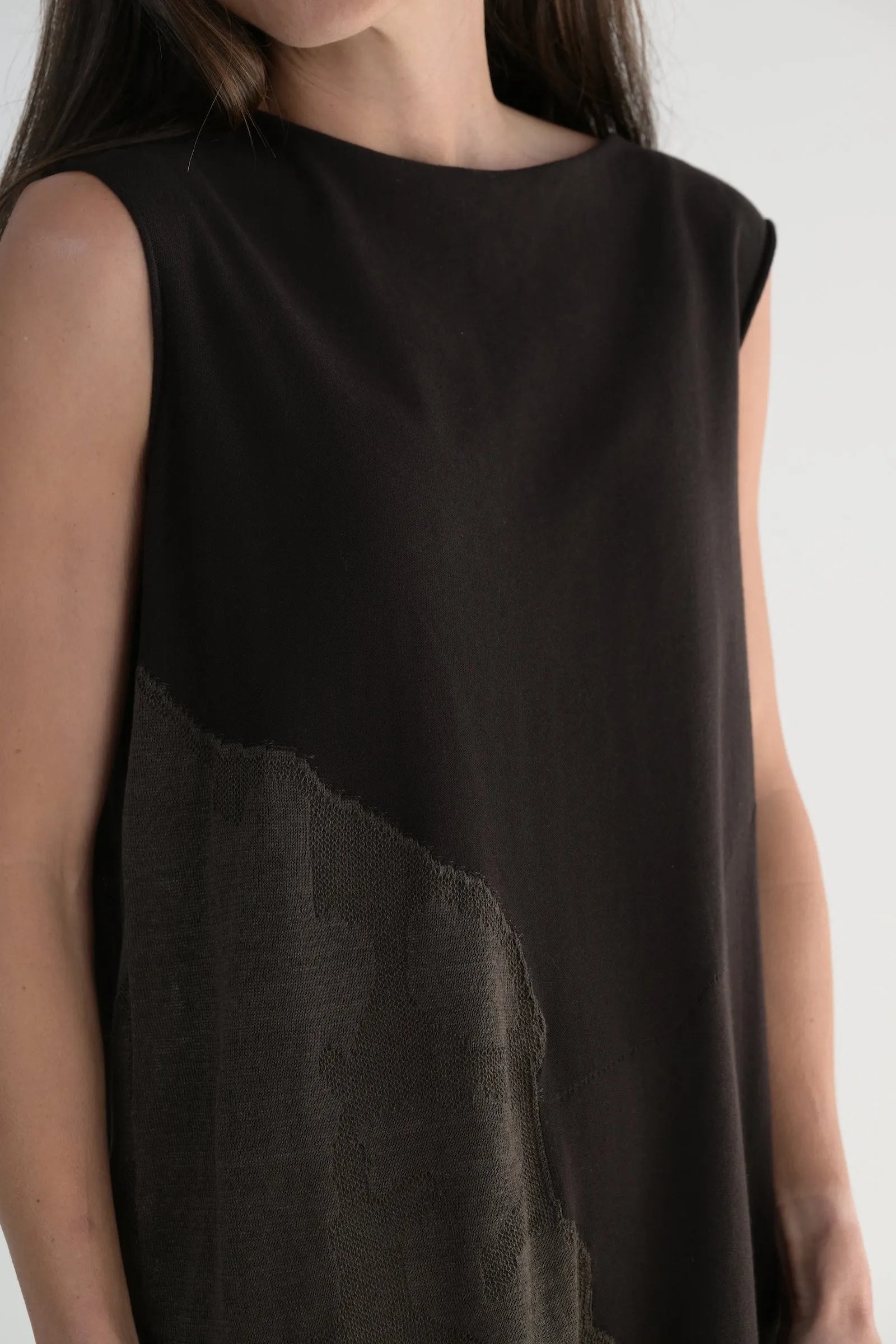 Striatum Sleeveless Dress in Moro