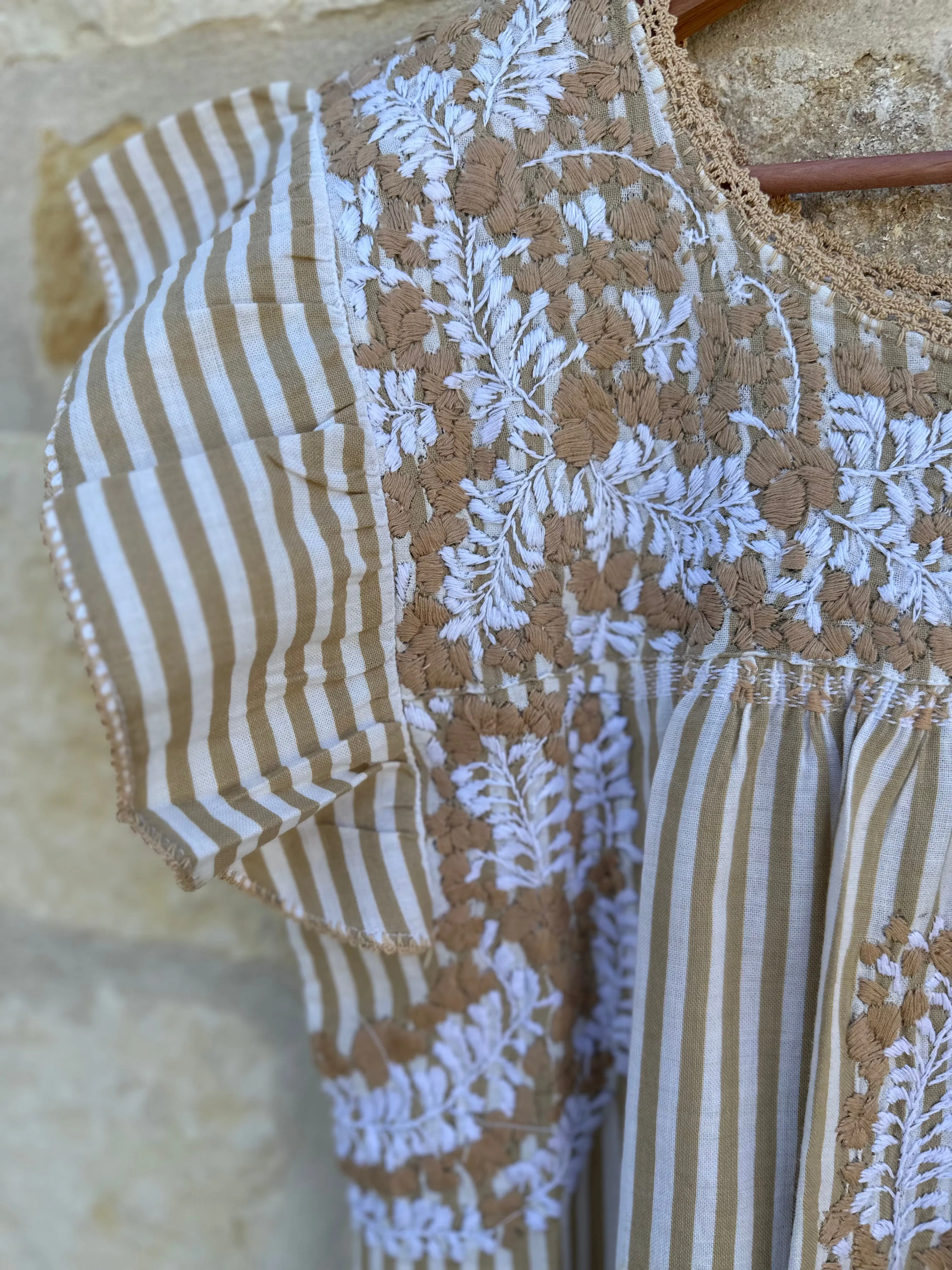 Tan and White Flutter Sleeve Felicia Blouse - M