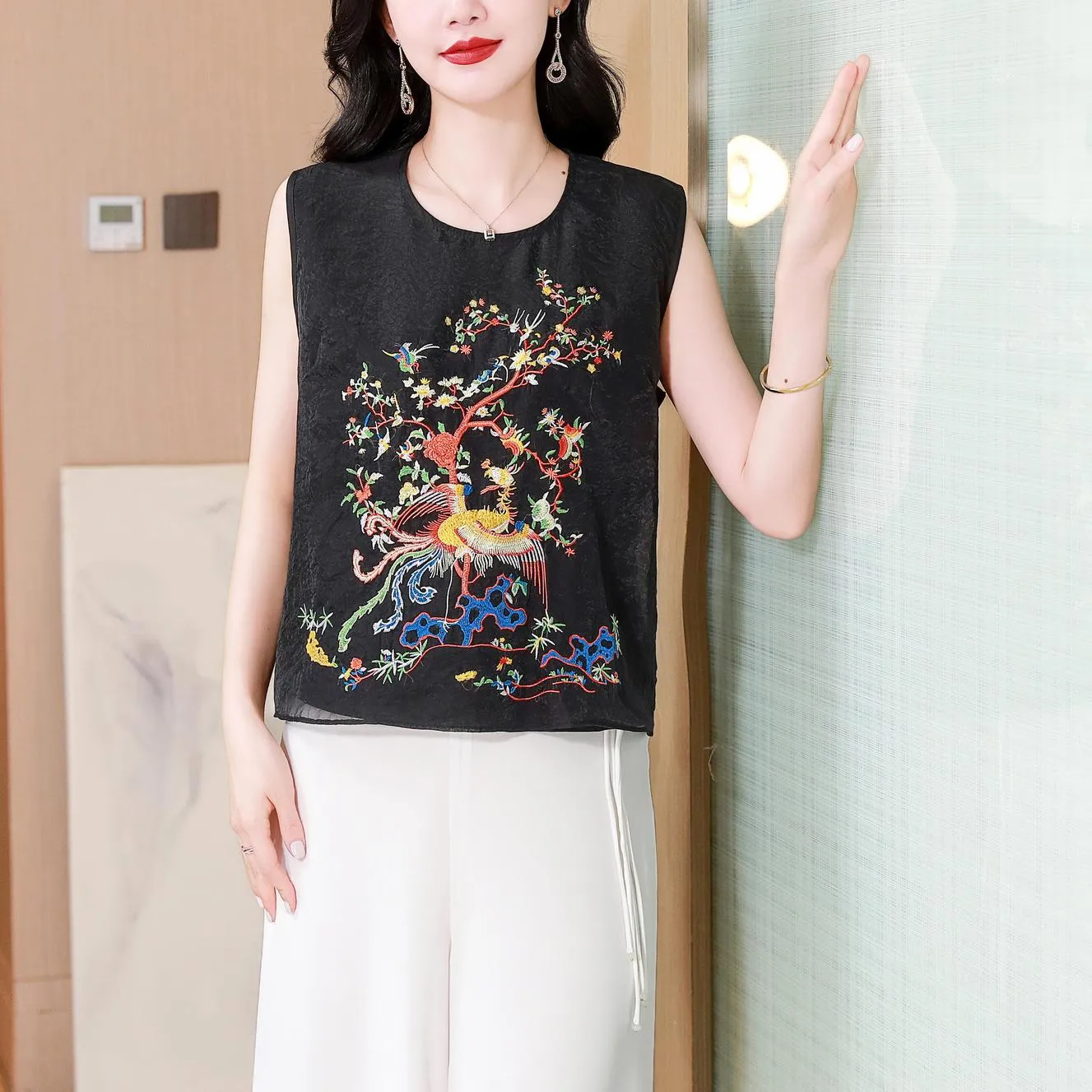 Versatile Slinky Blouse for a Retro Style