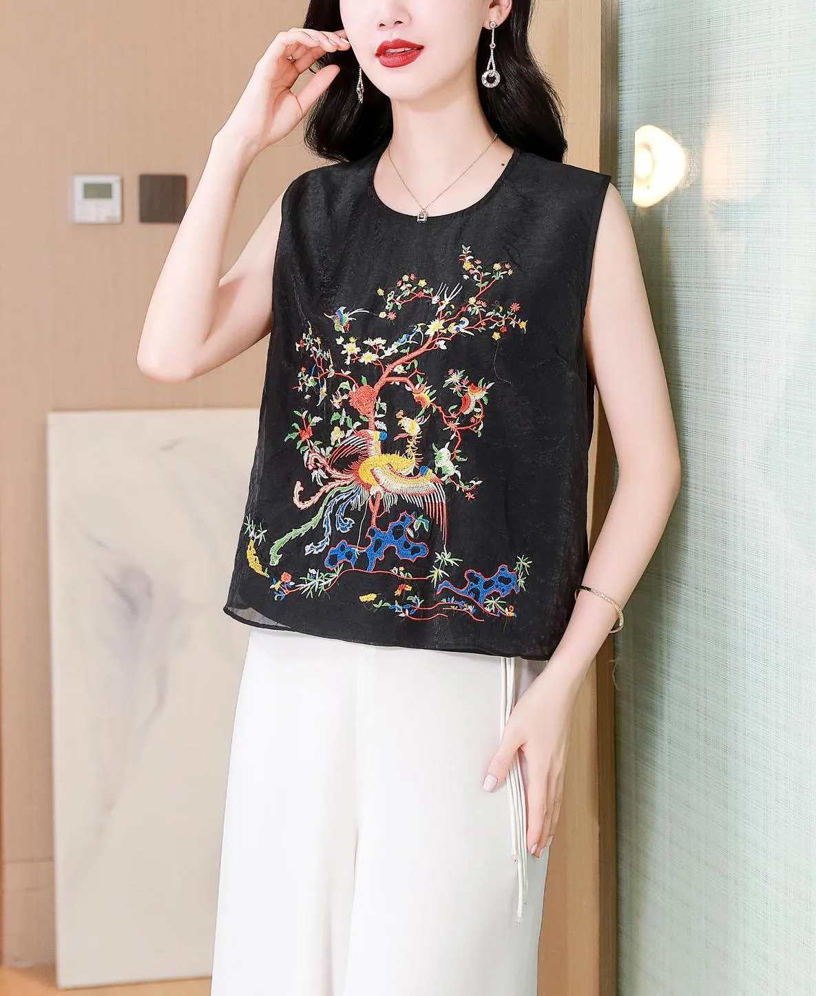Versatile Slinky Blouse for a Retro Style