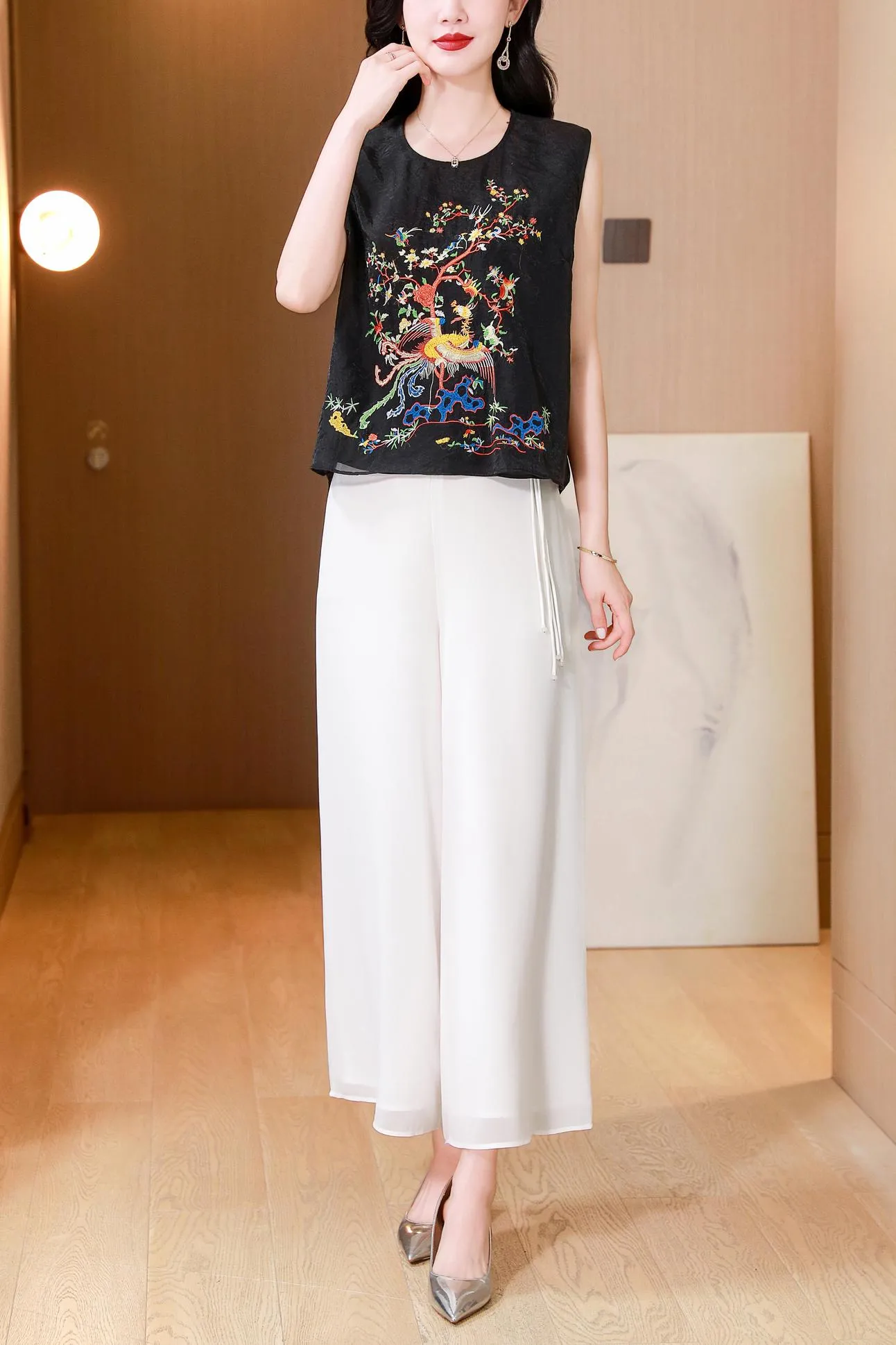 Versatile Slinky Blouse for a Retro Style