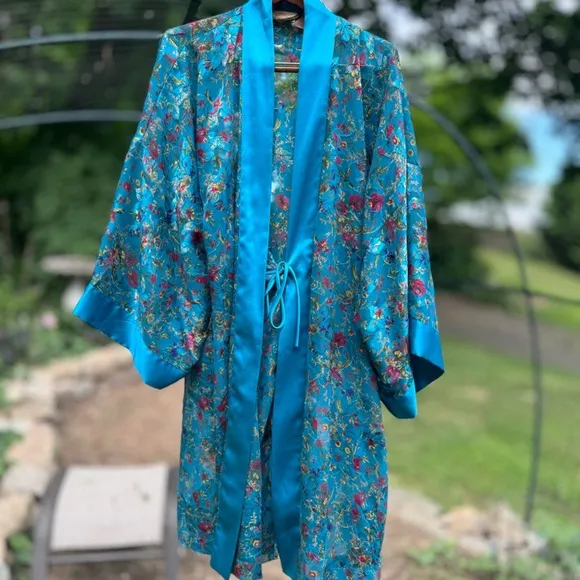Victoria’s Secret gold label sheer floral embroidered kimono robe