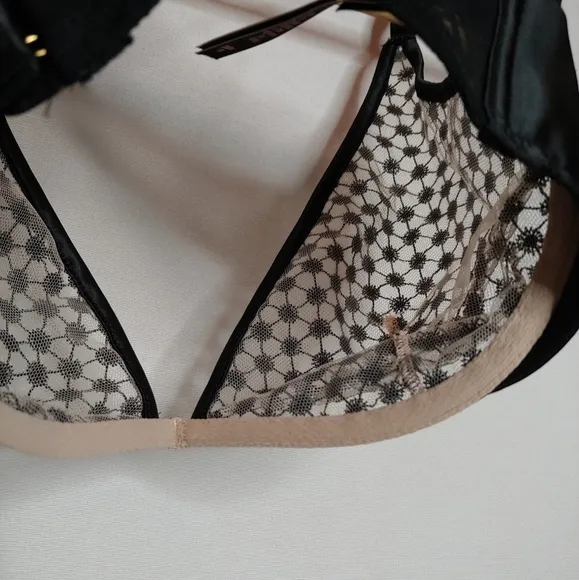 Victoria's Secret Very Sexy Starburst Unlined Plunge Bra Black 32DDD Stappy New